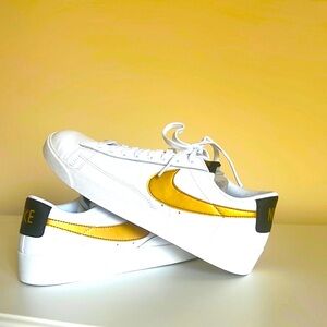 NEW Rare Black + Gold Nike Low Tops in Womens 9!